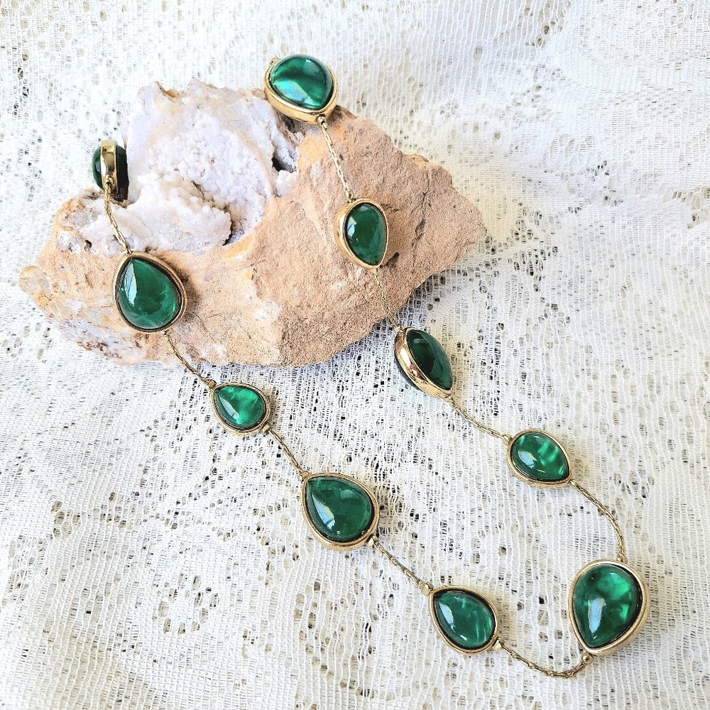 JNY Jones New York Goldtone Jade Green Necklace Short Style 20"